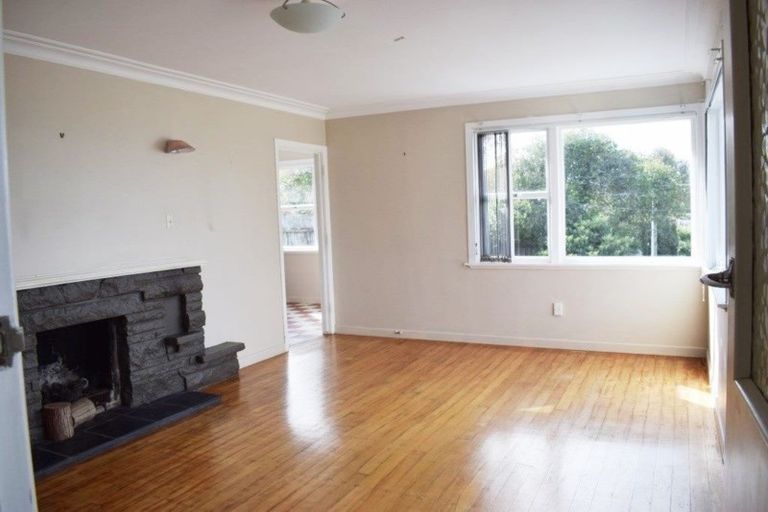 Photo of property in 68 Lyons Avenue, Murrays Bay, Auckland, 0630