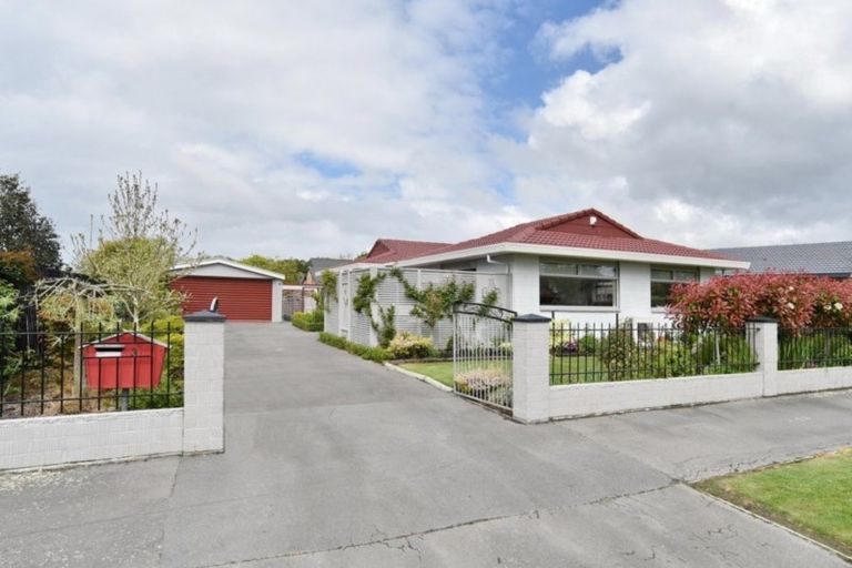 Photo of property in 3 Cam Place, Harewood, Christchurch, 8051