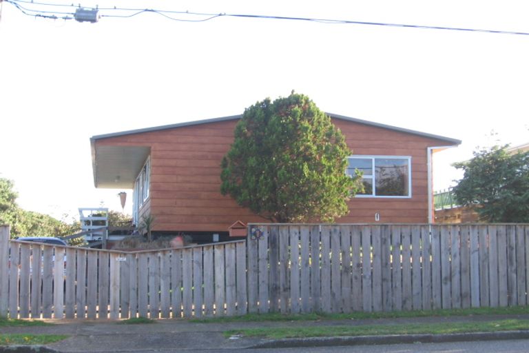 Photo of property in 1 Atua Street, Waikanae Beach, Waikanae, 5036