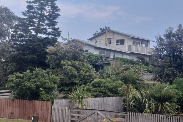 Photo of property in 17 Westside Road, Port Waikato, Tuakau, 2695