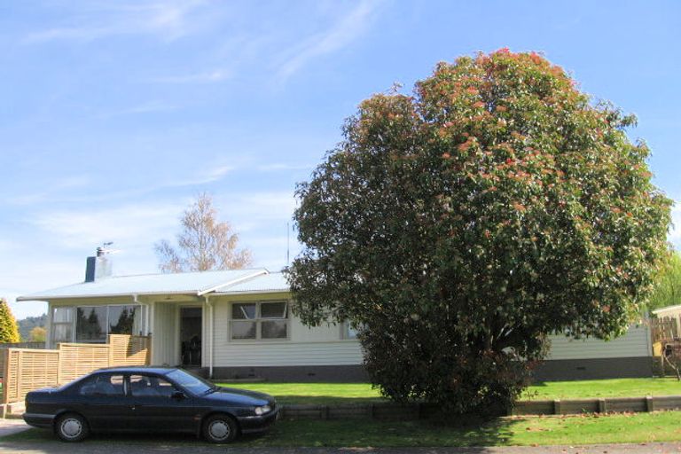 Photo of property in 2 Adam Place, Mangakakahi, Rotorua, 3015