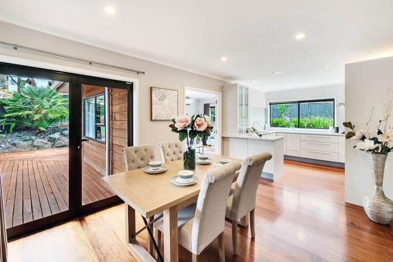 Photo of property in 1/31 Deverell Place, Northcross, Auckland, 0632