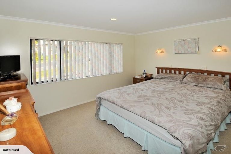 Photo of property in 29 Black Teal Close, Unsworth Heights, Auckland, 0632