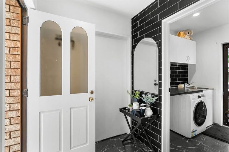 Photo of property in 2/16 James K Baxter Place, Addington, Christchurch, 8024