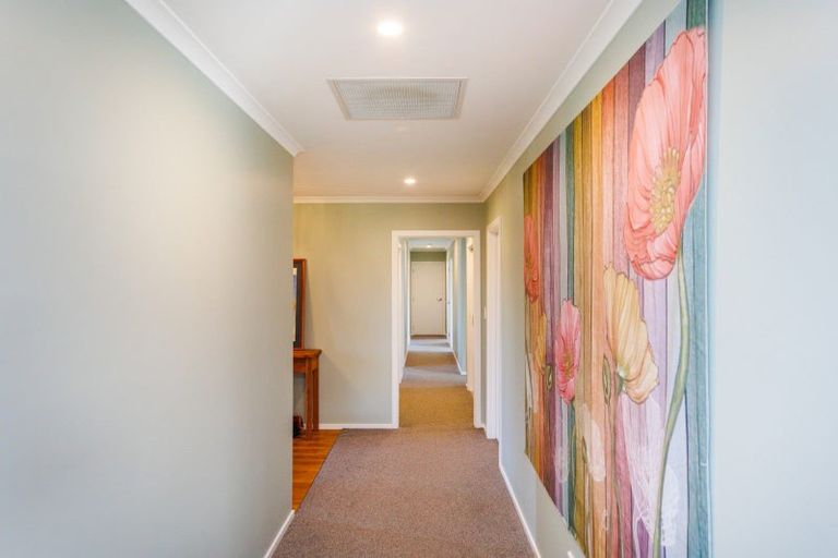 Photo of property in 21 Loveston Lane, Kelvin Grove, Palmerston North, 4470