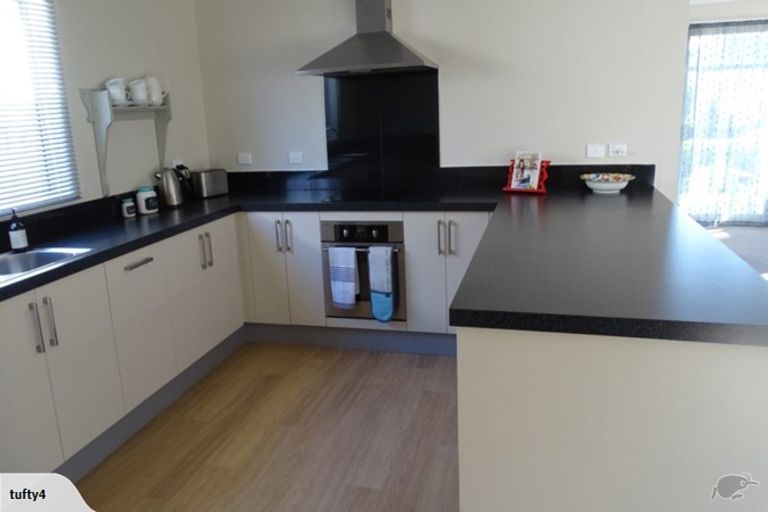 Photo of property in 28 Pounamu Place, Pegasus, 7612