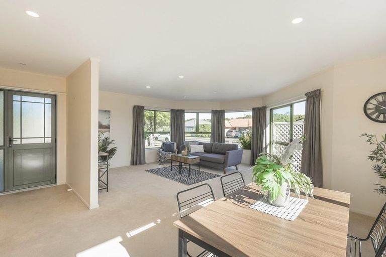 Photo of property in 102 Makarini Street, Paraparaumu, 5032