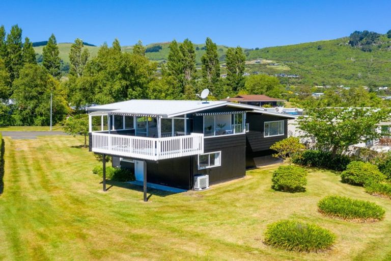 Photo of property in 10 Kinloch Road, Kinloch, Taupo, 3377