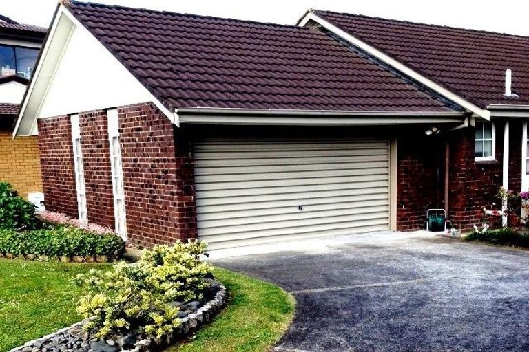 Photo of property in 8 Majesty Place, Half Moon Bay, Auckland, 2012
