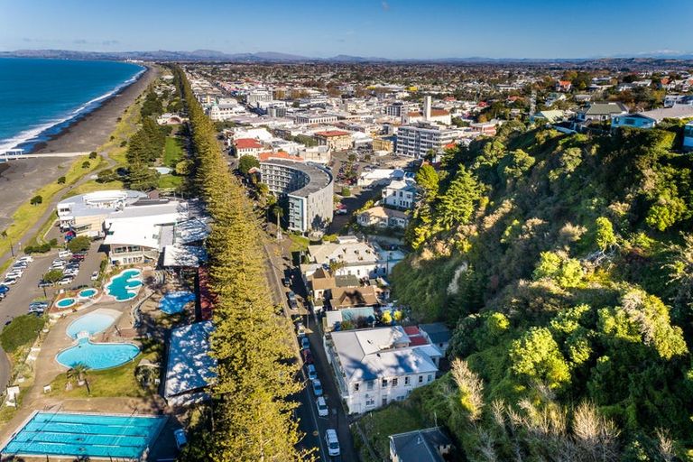 Photo of property in 29 Marine Parade, Bluff Hill, Napier, 4110
