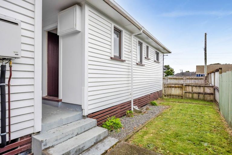 Photo of property in 14 Karaka Street, Merrilands, New Plymouth, 4312