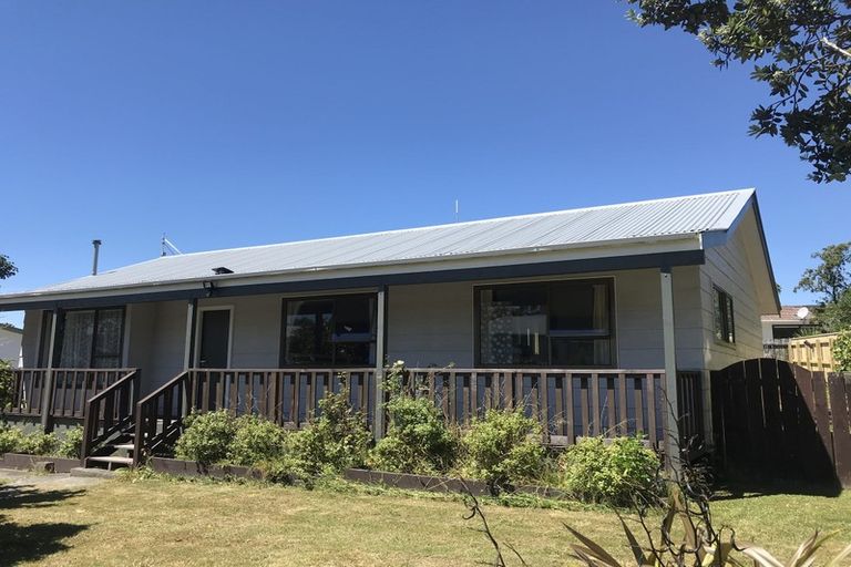 Photo of property in 98 Omapere Street, Whitby, Porirua, 5024