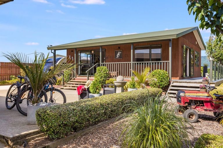 Photo of property in 25 Pine Ridge Terrace, Waikanae Beach, Waikanae, 5036