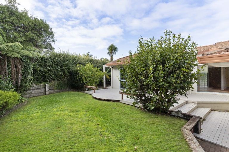 Photo of property in 1 Halldene Terrace, Red Beach, 0932