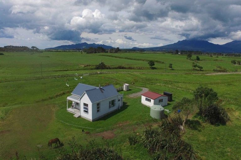 Photo of property in 210 Mirikau Road, Warea, New Plymouth, 4381