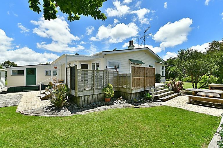 Photo of property in 333 South Head Road, South Head, Helensville, 0874