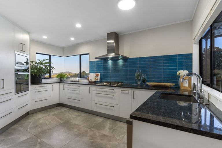 Photo of property in 1/6 Honeysuckle Lane, Mairangi Bay, Auckland, 0630