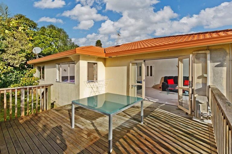Photo of property in 8 Mandeville Place, Unsworth Heights, Auckland, 0632