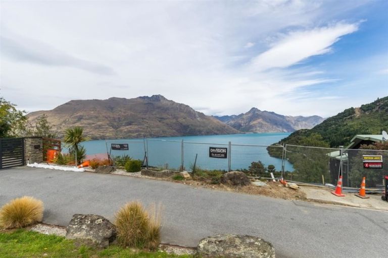 Photo of property in 38 Mackinnon Terrace, Sunshine Bay, Queenstown, 9300