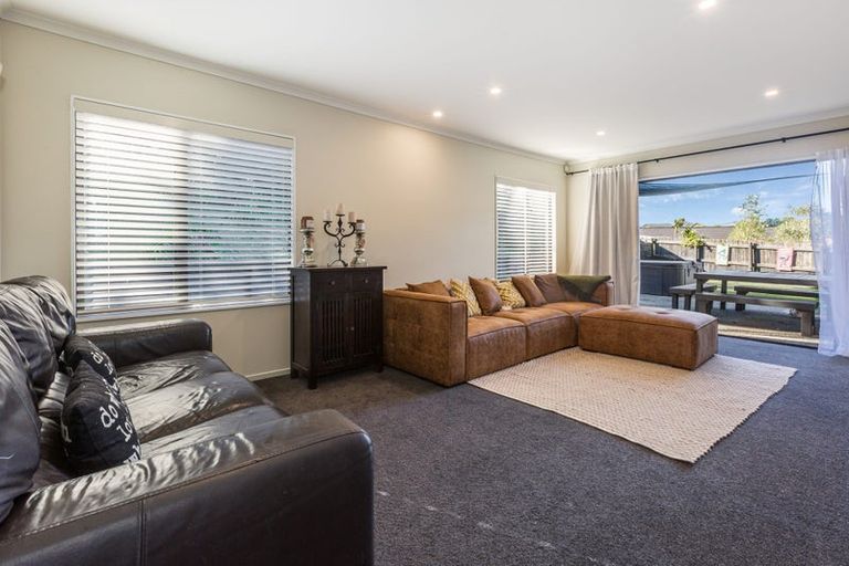 Photo of property in 8 Bowman Place, Whitby, Porirua, 5024