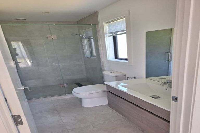 Photo of property in 3157 Great North Road, New Lynn, Auckland, 0600