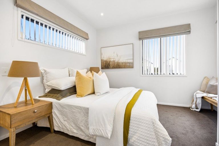 Photo of property in 24 Tapuwae Way, Mangere Bridge, Auckland, 2022