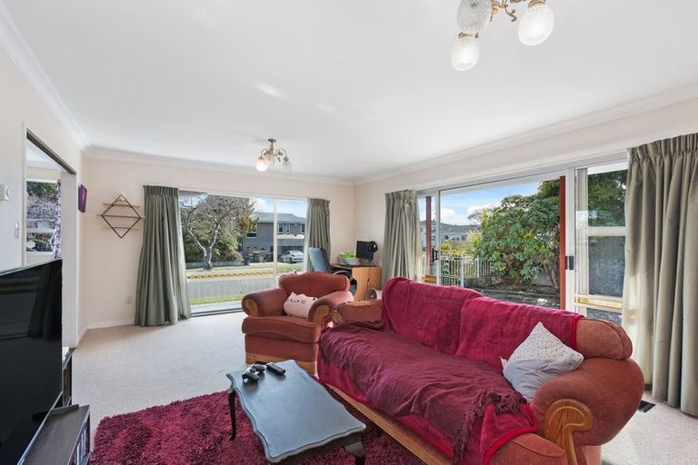 Photo of property in 6 Radbrook Street, Avonhead, Christchurch, 8042
