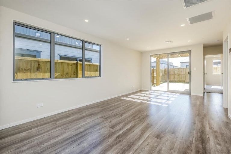Photo of property in 12 Fredrick Hanson Road, Papakura, 2110