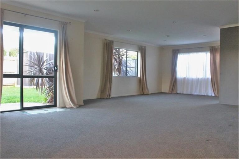 Photo of property in 120 Charles Prevost Drive, The Gardens, Auckland, 2105