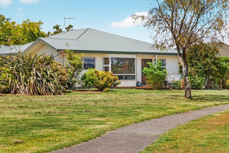 Photo of property in 2/35 Fairview Terrace, Waipahihi, Taupo, 3330