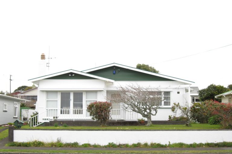 Photo of property in 30 Princes Street, Fitzroy, New Plymouth, 4312