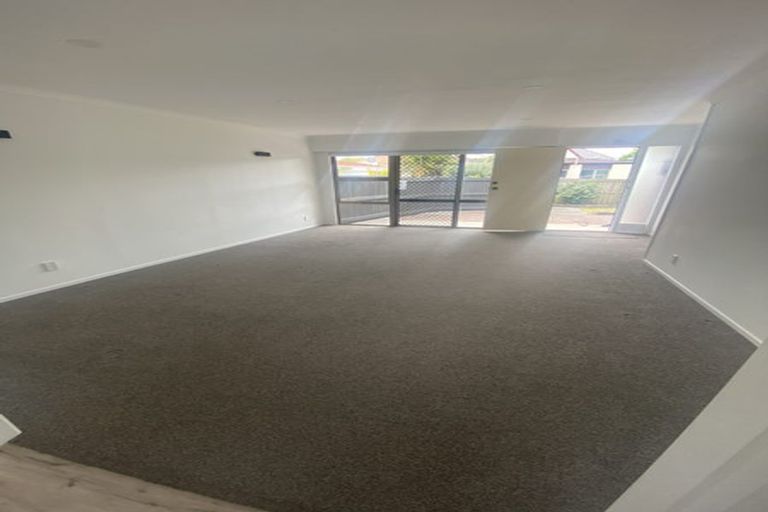 Photo of property in 2/43 Vivian Wilson Drive, Eastern Beach, Auckland, 2012