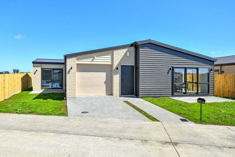 Photo of property in 11 Poutawa Lane, Clarks Beach, 2122