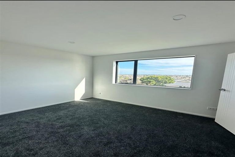 Photo of property in 64b Crestview Rise, Papakura, 2110