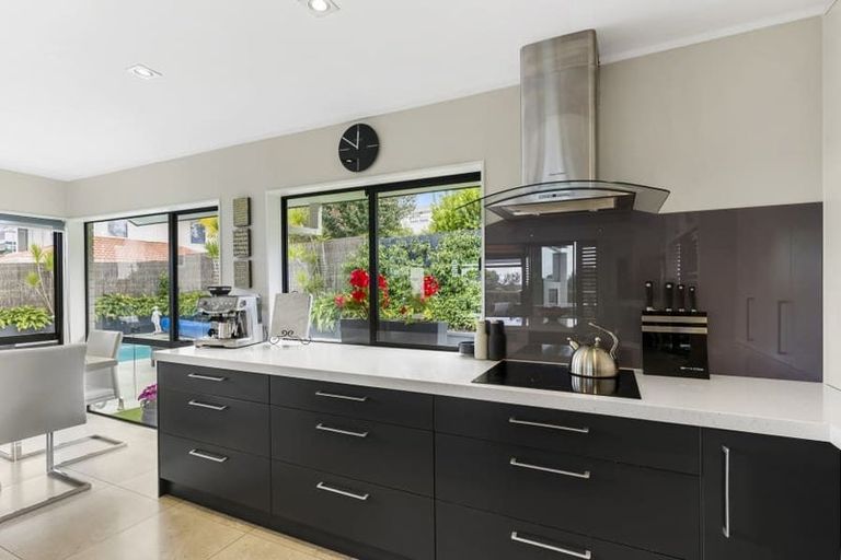 Photo of property in 29 Wiltshire Place, Somerville, Auckland, 2014