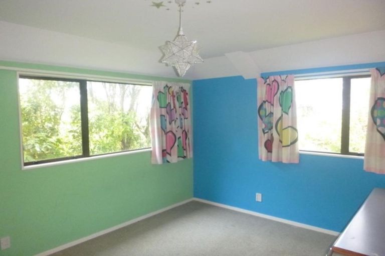 Photo of property in 6 Matuhi Street, Tirohanga, Lower Hutt, 5010