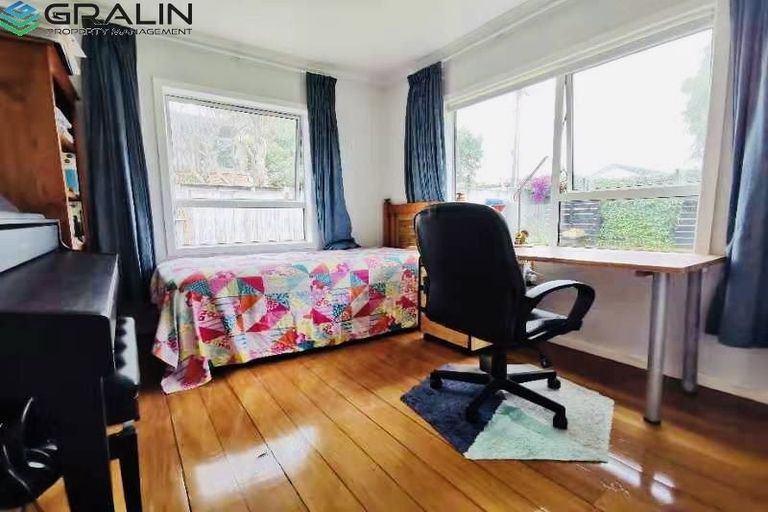 Photo of property in 1/9 Corrella Road, Belmont, Auckland, 0622