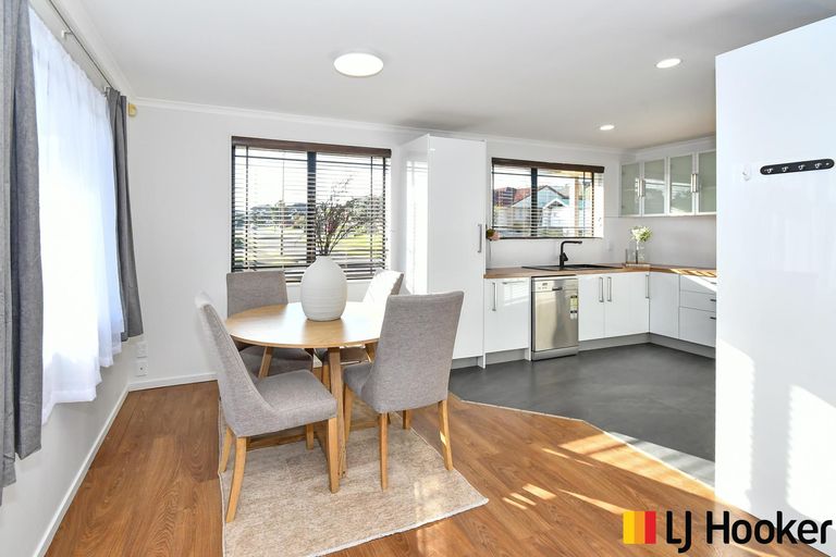 Photo of property in 8a Norman Close, The Gardens, Auckland, 2105