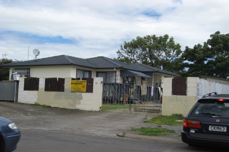 Photo of property in 17 Tacon Place, Mangere, Auckland, 2022