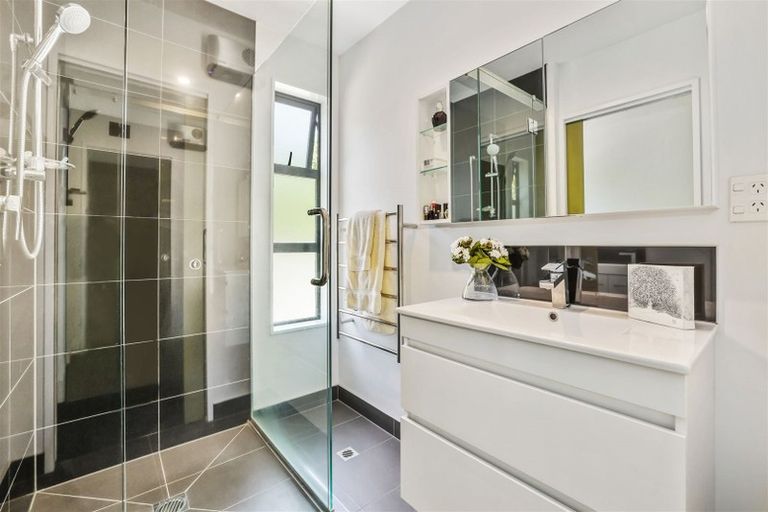 Photo of property in 31 Cannon Hill Crescent, Mount Pleasant, Christchurch, 8081