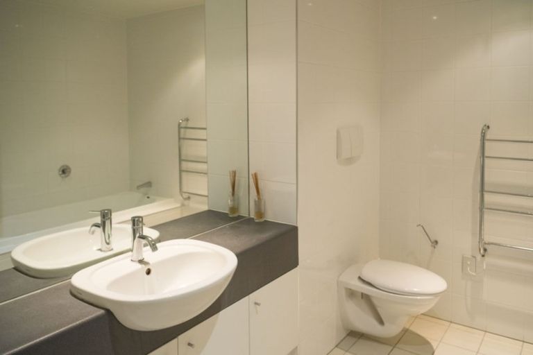 Photo of property in Sanctum Apartment, 10 Ebor Street, Te Aro, Wellington, 6011