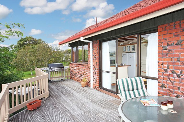 Photo of property in 35 Riverside Drive, Waiuku, 2123