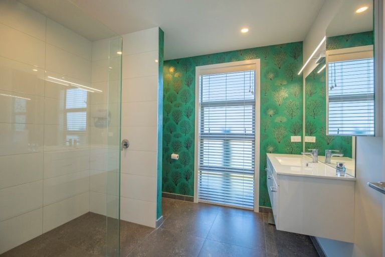 Photo of property in 36 Minaret Ridge, Wanaka, 9305