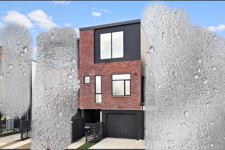 Photo of property in 31 Lewis Road, Pakuranga, Auckland, 2010