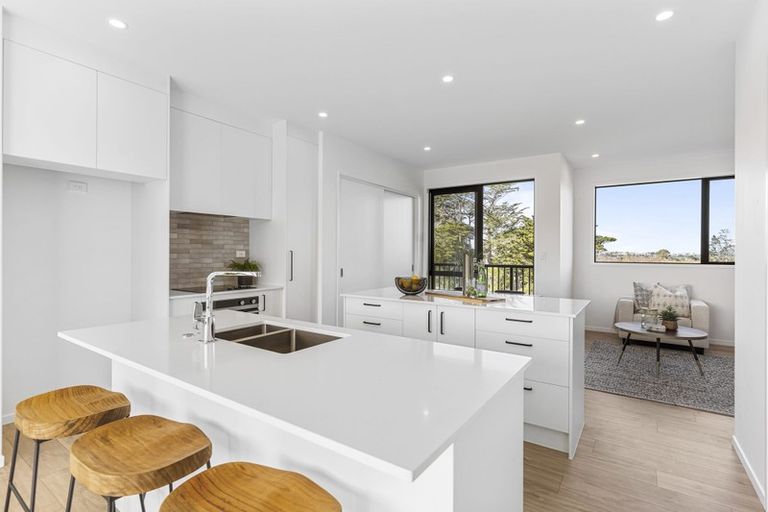 Photo of property in 11 Rita Meredith Road, Wai O Taiki Bay, Auckland, 1072