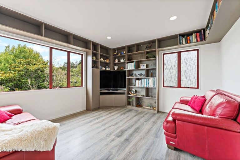 Photo of property in 70 Kate Sheppard Avenue, Torbay, Auckland, 0630