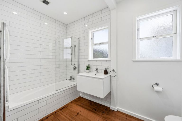 Photo of property in 44 Wellesley Road, Mangere Bridge, Auckland, 2022