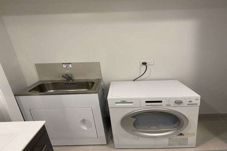 Photo of property in 17 Tuatua Road, Hobsonville, Auckland, 0616