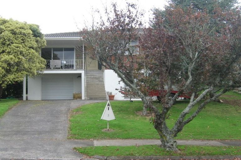 Photo of property in 3 Treeway, Sunnyhills, Auckland, 2010