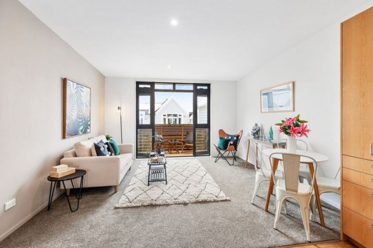 Photo of property in Pirie Street Townhouses, 12/35 Pirie Street, Mount Victoria, Wellington, 6011